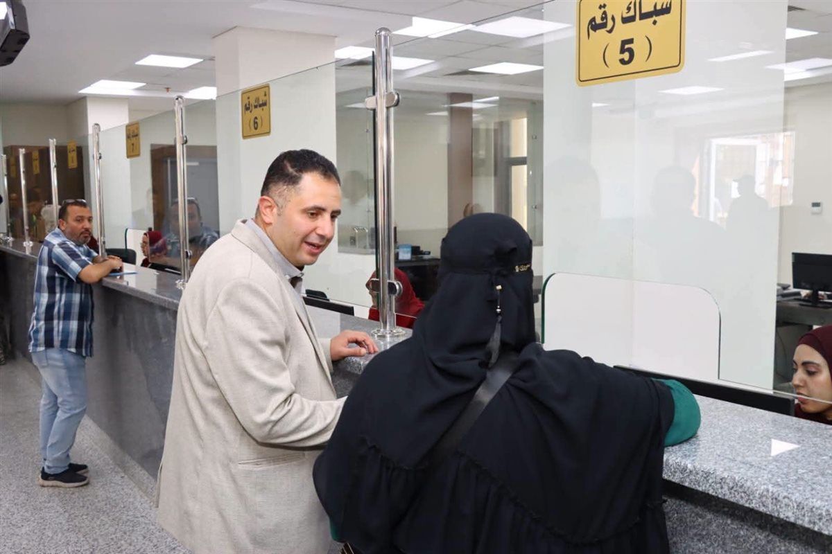 محافظ دمياط يُفاجئ العاملين بالمركز التكنولوجي