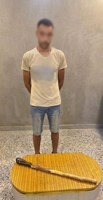 ضبط شخص بالإسكندرية لاعتدائه على شخصين بعصا خشبية بسبب خلافات مالية