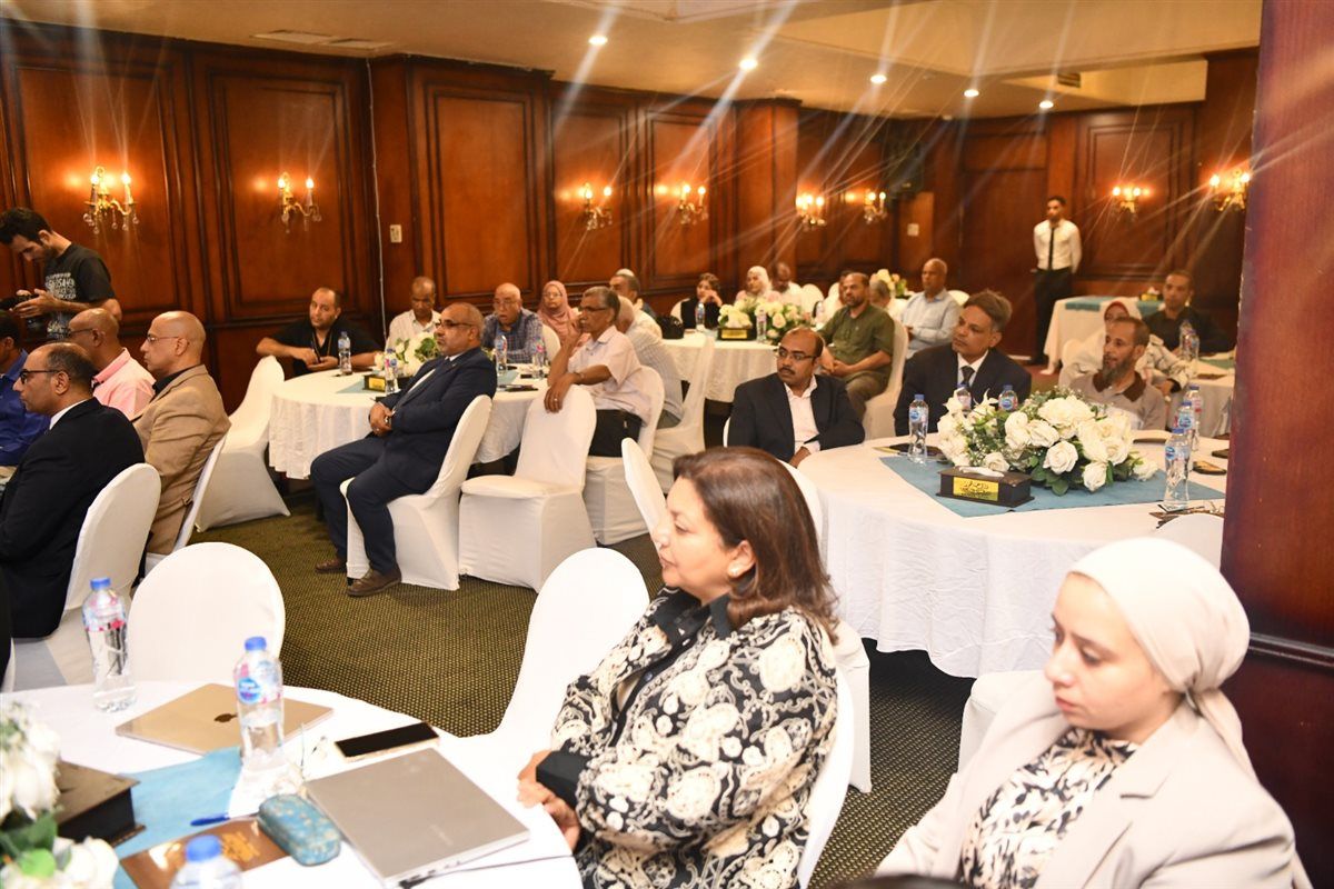 محافظ قنا يشهد افتتاح ورشة عمل لاستعراض خطة العمل المحلية للتغيرات المناخية