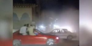بسبب استعراضات خطيرة وجلوس خارج النوافذ، ضبط قائدي سيارتين في حفل زفاف بالشرقية - النيل نيوز