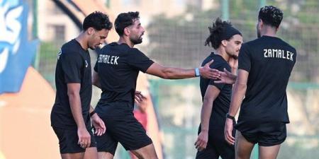 جمال الغندور يلقي محاضرة على لاعبي الزمالك لشرح تعديلات قانون التحكيم - النيل نيوز