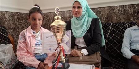 عباقرة الغد، قصة "رحمة" أول تلميذة تحصل على المركز الأول في الحساب الذهني بالصعيد (فيديو) - النيل نيوز
