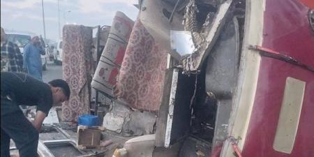 أسفر عن مصرع وإصابة 19 شخصا، المرور يرفع آثار حادث انقلاب سيارة العمالة بالمنوفية - النيل نيوز