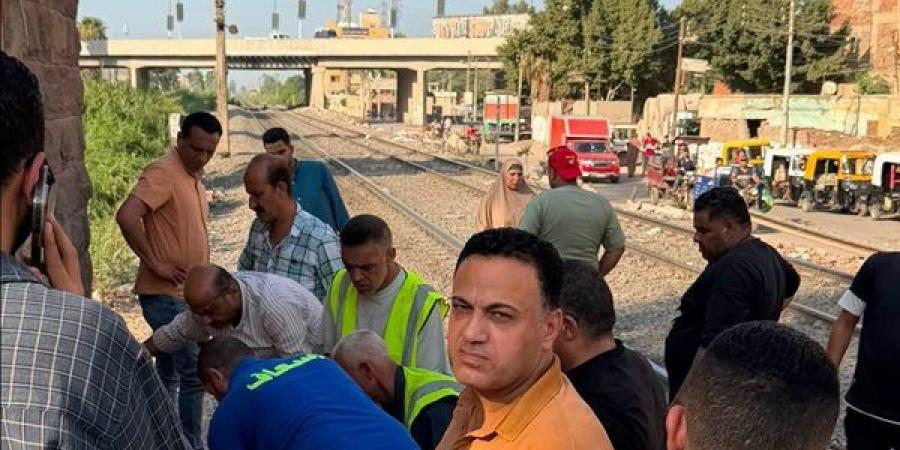 مصرع فتاة أسفل عجلات قطار بمزلقان الجميل في طنطا (صور) - النيل نيوز