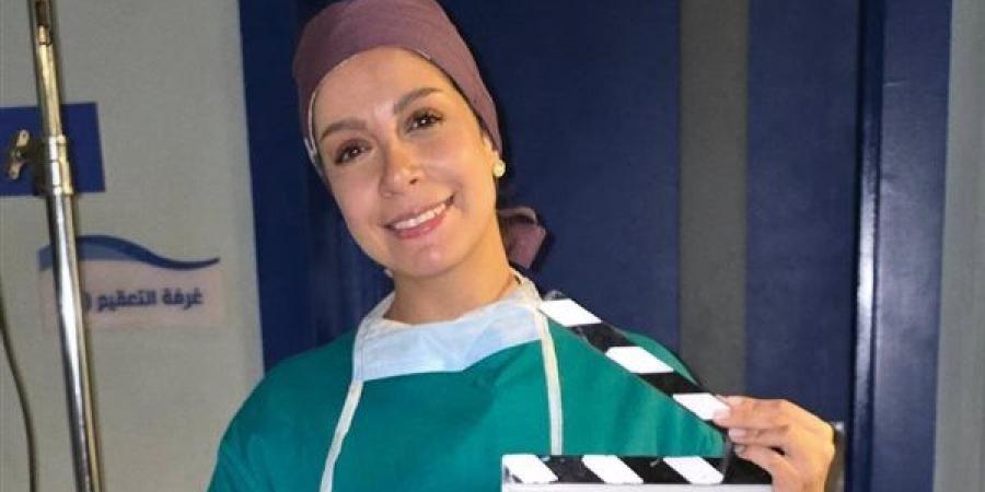 ياسمين رحمي تنشر صورا من كواليس "بنج كلي" - النيل نيوز