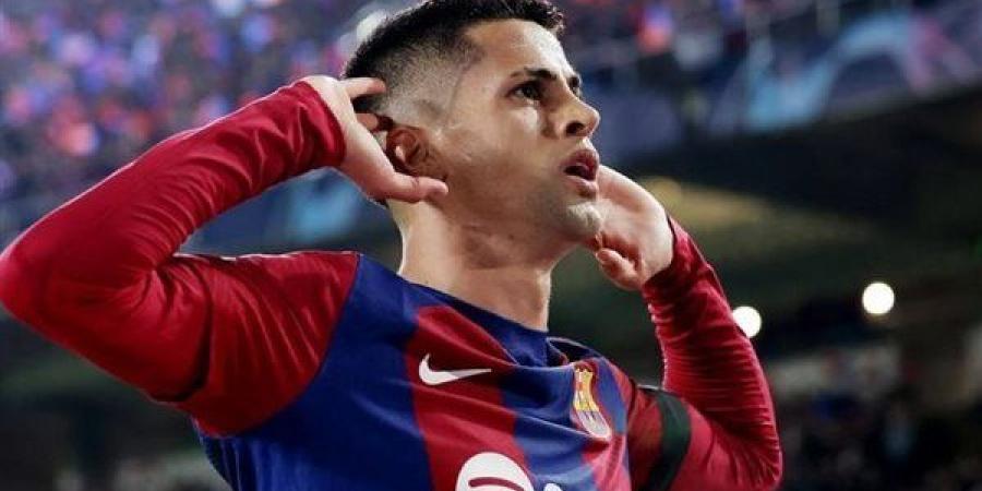 كانسيلو يصل إلى المدينة الرياضية ببرشلونة لإتمام التعاقد مع الفريق الكتالوني (فيديو) - النيل نيوز