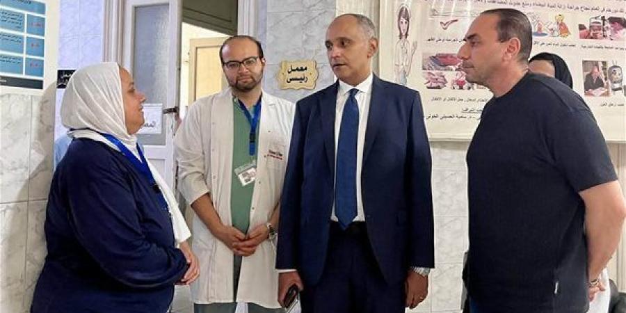 وكيل وزارة الصحة بالإسكندرية يتفقد مستشفى الرمد العام ويطلع على خدماتها التخصصية - النيل نيوز